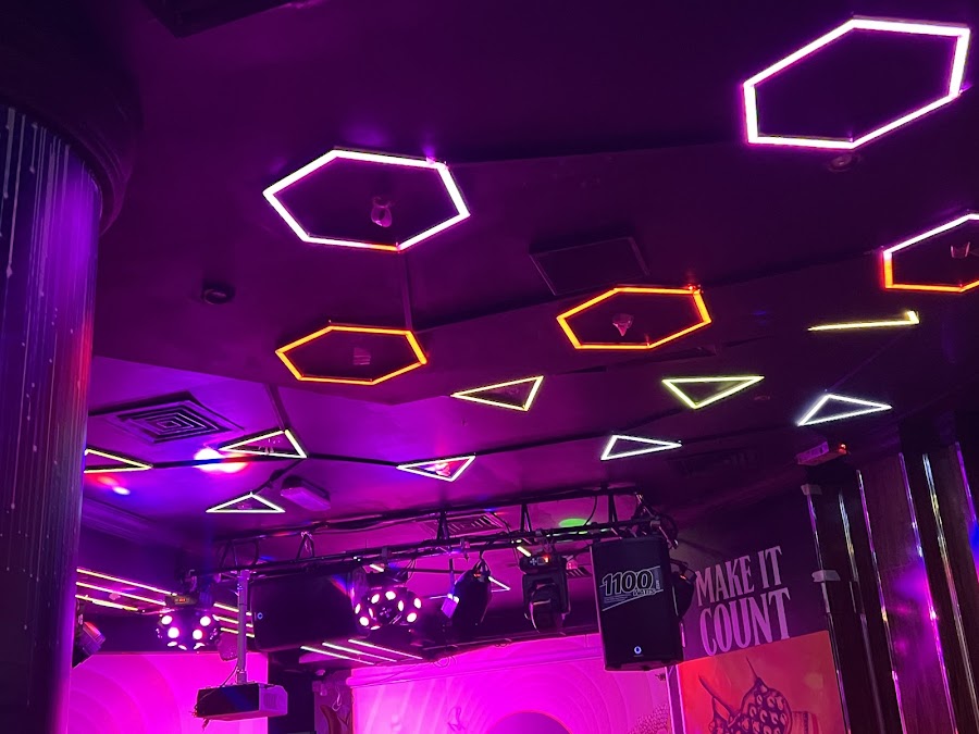 NAUTICAL PUB AND DJ BAR