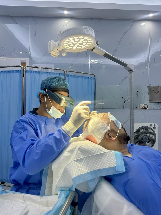 Dr Ahsen Farooque MD ABHRS USA Dhi Fue Fut Hair Transplant Surgeon Dubai — photo 5
