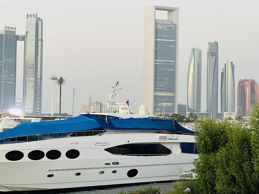 Abu Dhabi yacht and boat rental — photo 5