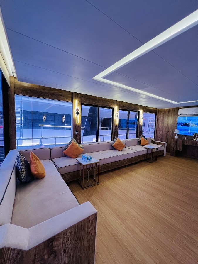 Royal yacht Marine — photo 5