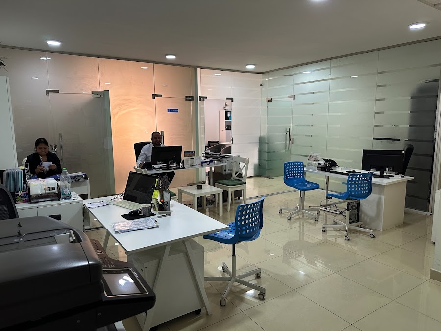 The Square Manpower الميدان لجلب الأيدي العاملة