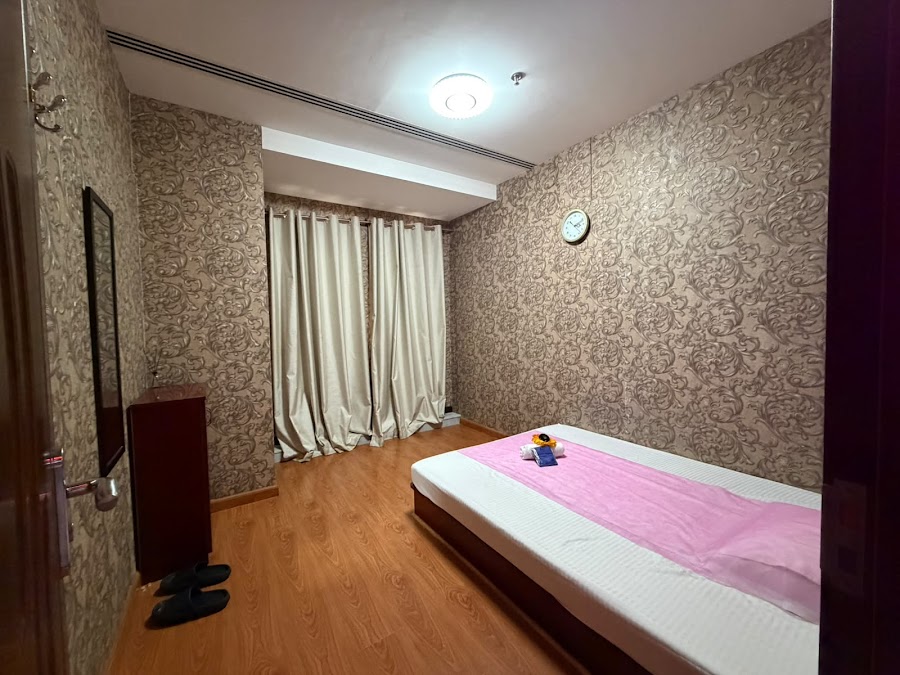 VIP Flamingo Spa Massage — photo 4