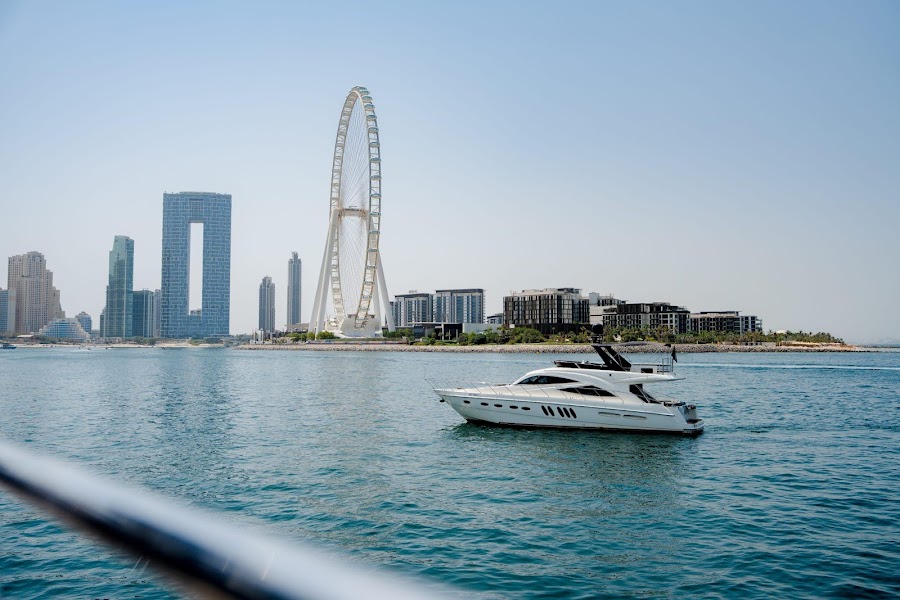 Dubai Premium Yachts - Luxury Yacht Charter in Dubai Marina — photo 4