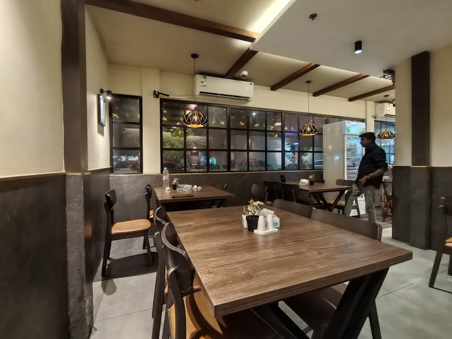 HOLIDAYS RESTAURANT JEDDAH SHARA TAWBA — photo 5
