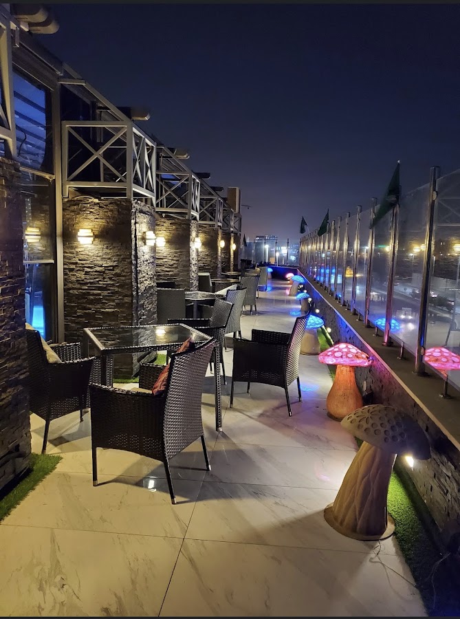 Crew Lounge Café and Restaurant — photo 4