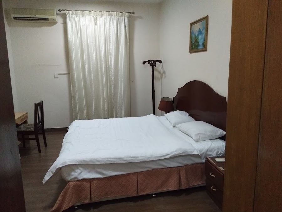 Alkhuwair hotel apartment