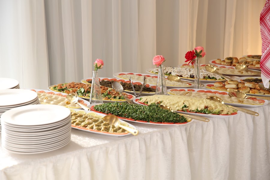 Restaurants reported the evening of concerts and open buffet — photo 4