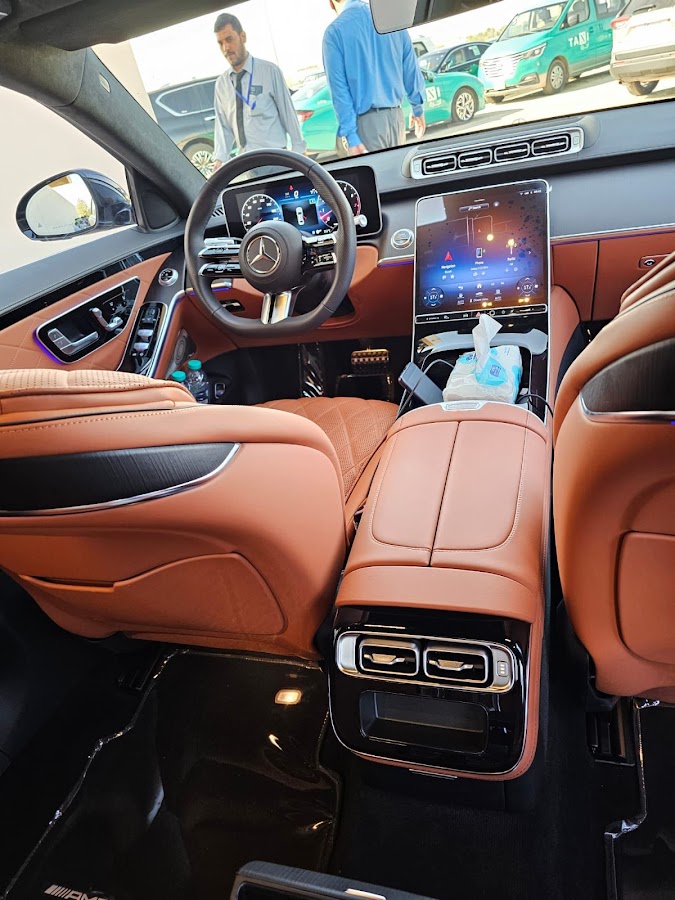 Wellcare Limousines- Car with Driver in Saudi Arabia — photo 4