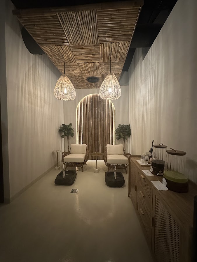 Foot first spa القدم اولا للمساج