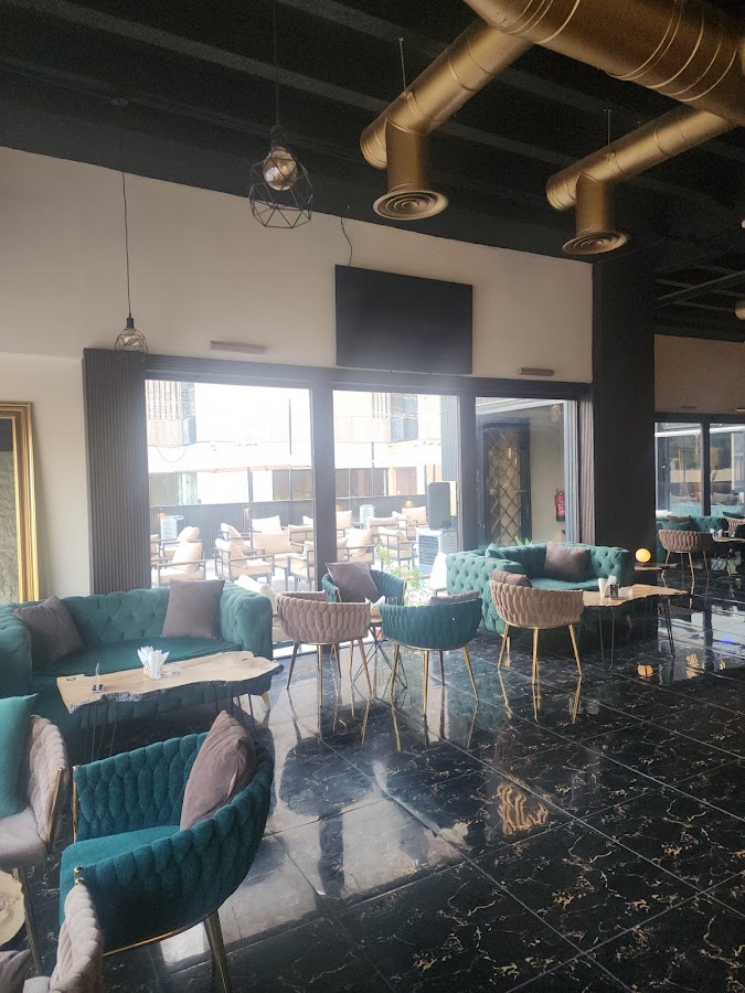 Half Month Lounge هاف منث لاونج