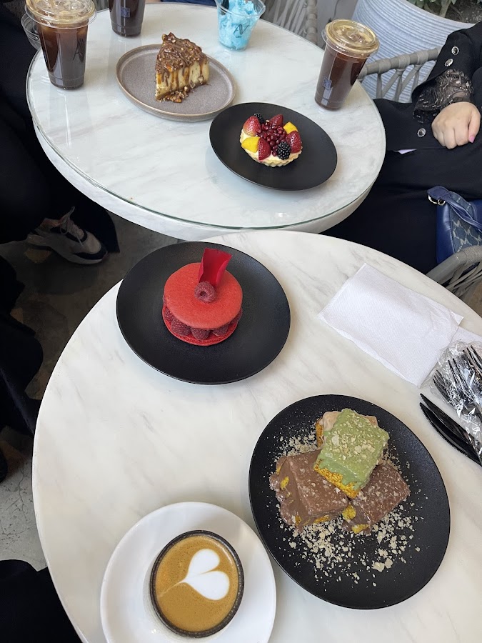 average cafe — photo 4